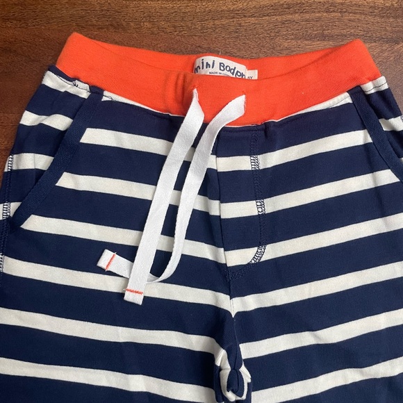 Mini Boden striped baggies shorts, size 8. - Picture 2 of 5